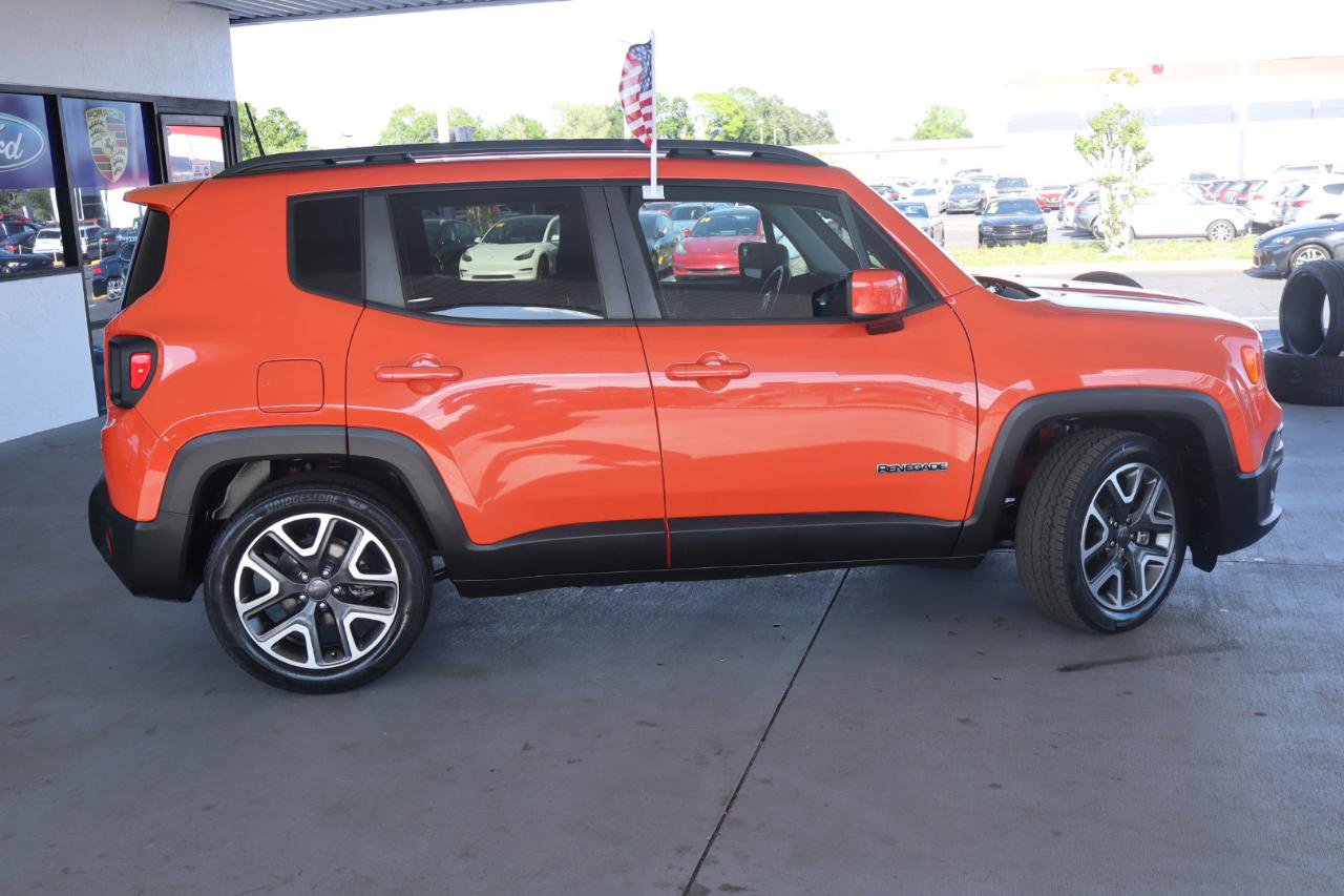 Used 2018 Jeep Renegade Latitude w/ Popular Equipment Group FWD image 4