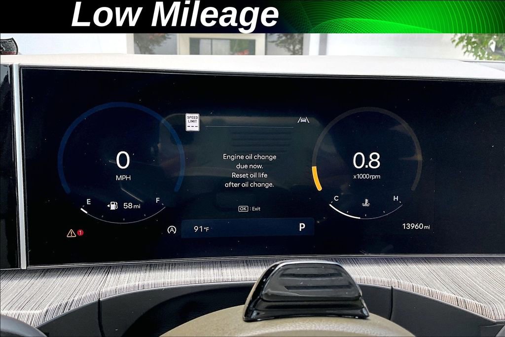 Used 2024 Hyundai Santa Fe Calligraphy FWD image 2