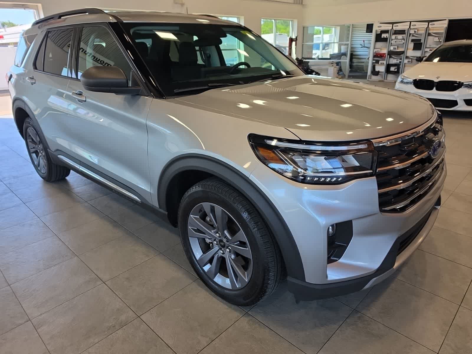 Used 2025 Ford Explorer Active w/ Active Comfort Package AWD/4WD image 5