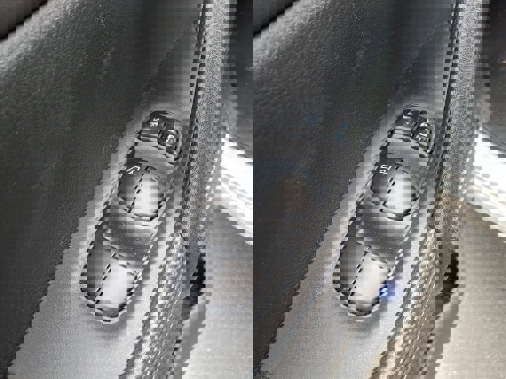 Used 2020 Nissan Rogue Sport S image 8