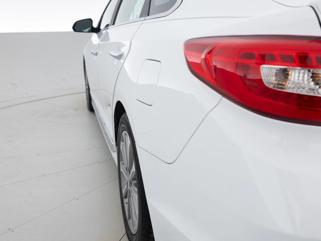 Used 2017 Hyundai Sonata Limited w/ Tech Package 03 image 13