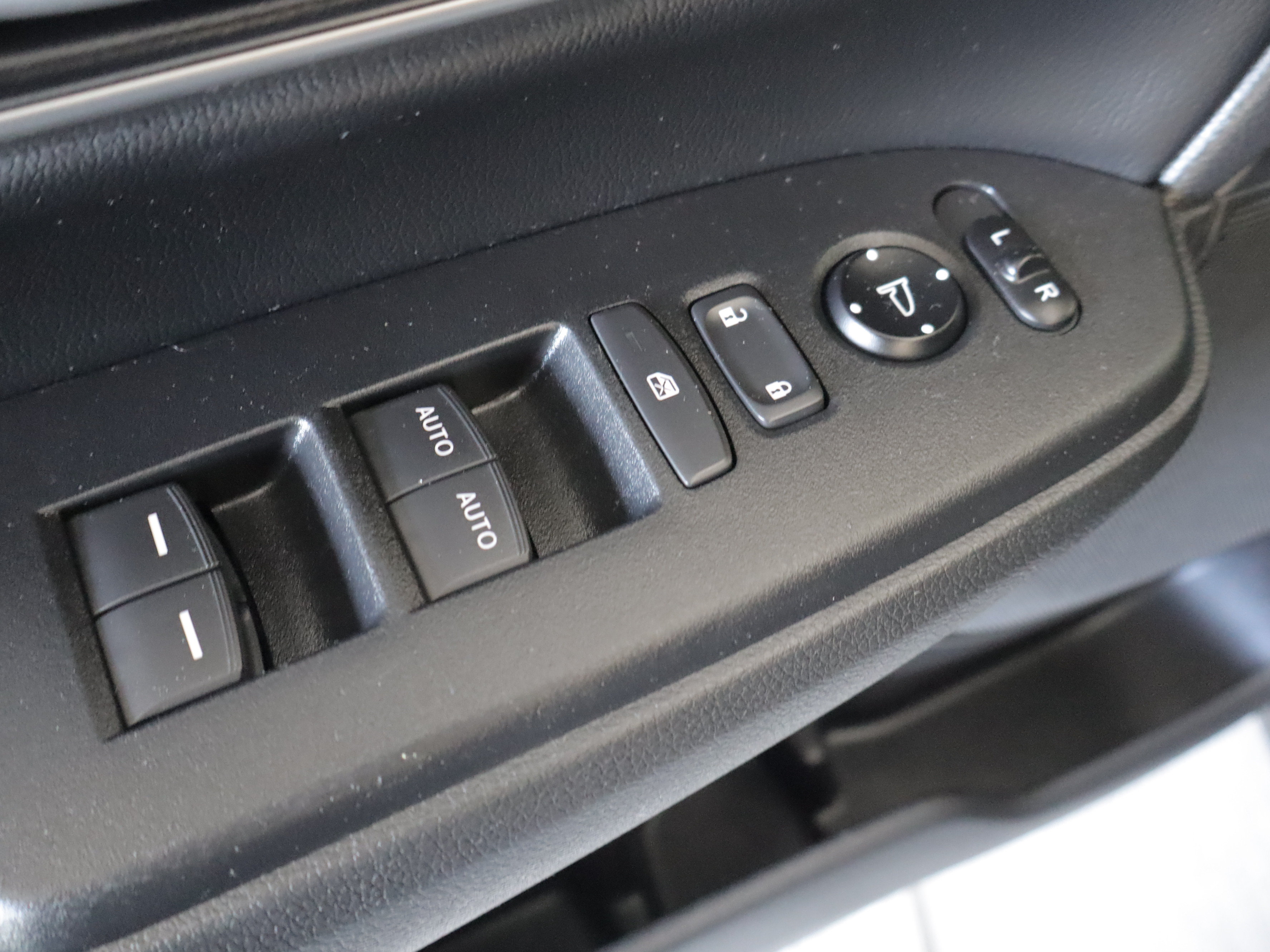 Used 2021 Honda CR-V EX-L image 12