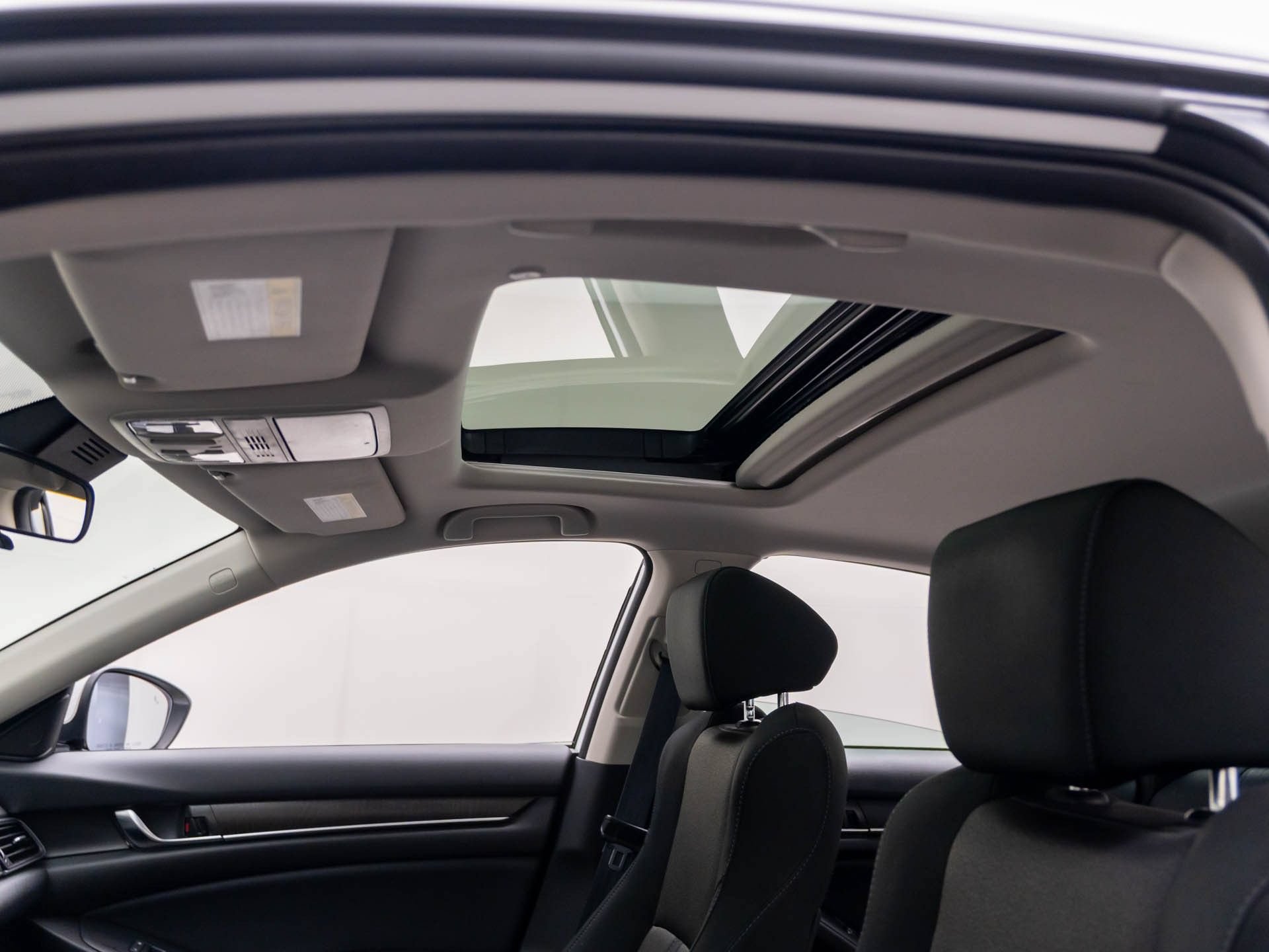 Used 2018 Honda Accord EX image 17