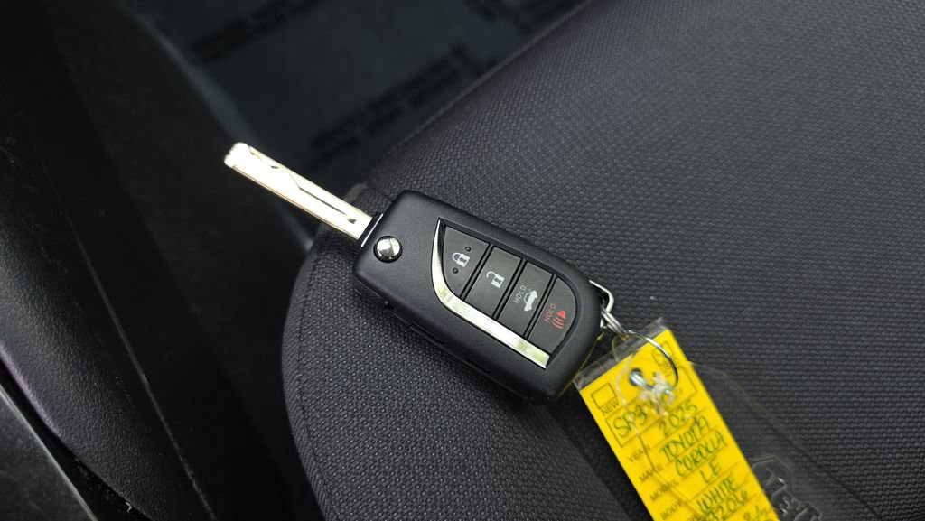 Used 2025 Toyota Corolla LE FWD image 28