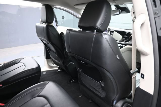 Used 2024 Chrysler Pacifica Limited FWD image 29