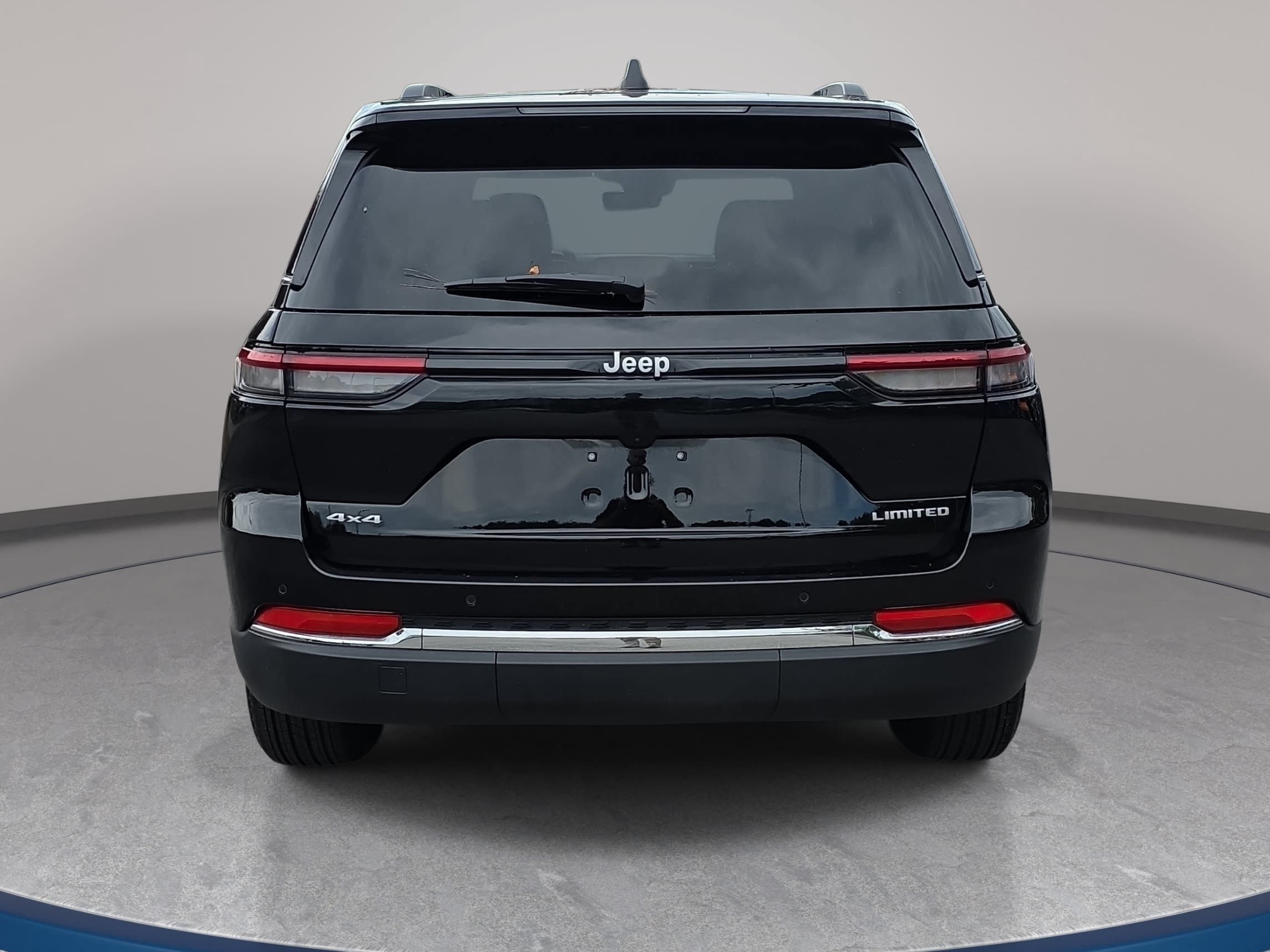 Used 2025 Jeep Grand Cherokee Limited w/ Trailer Tow Package AWD/4WD image 6