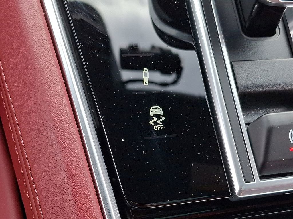 Used 2021 Porsche Panamera GTS image 28