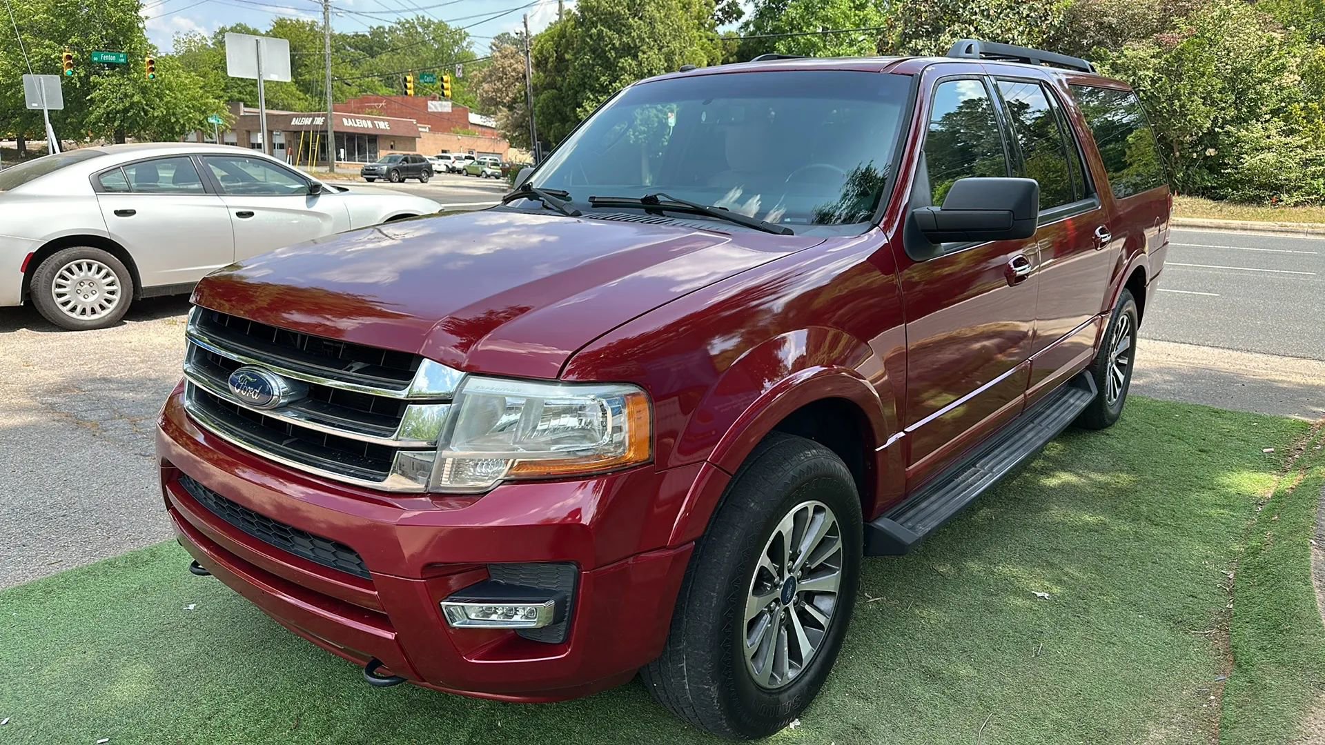 Used 2016 Ford Expedition EL XLT AWD/4WD image 3