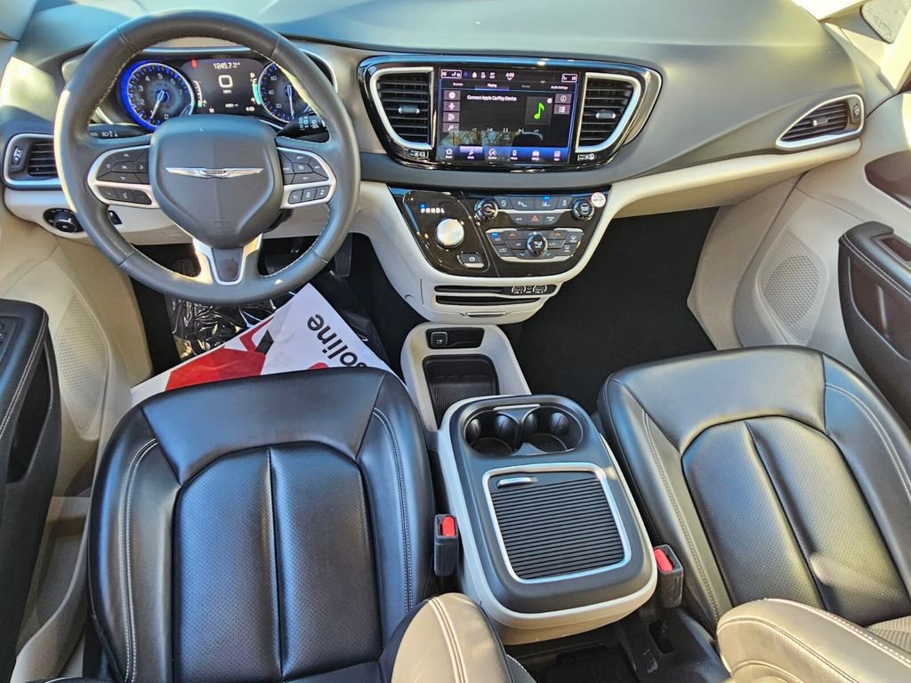 Used 2023 Chrysler Pacifica Touring-L image 10
