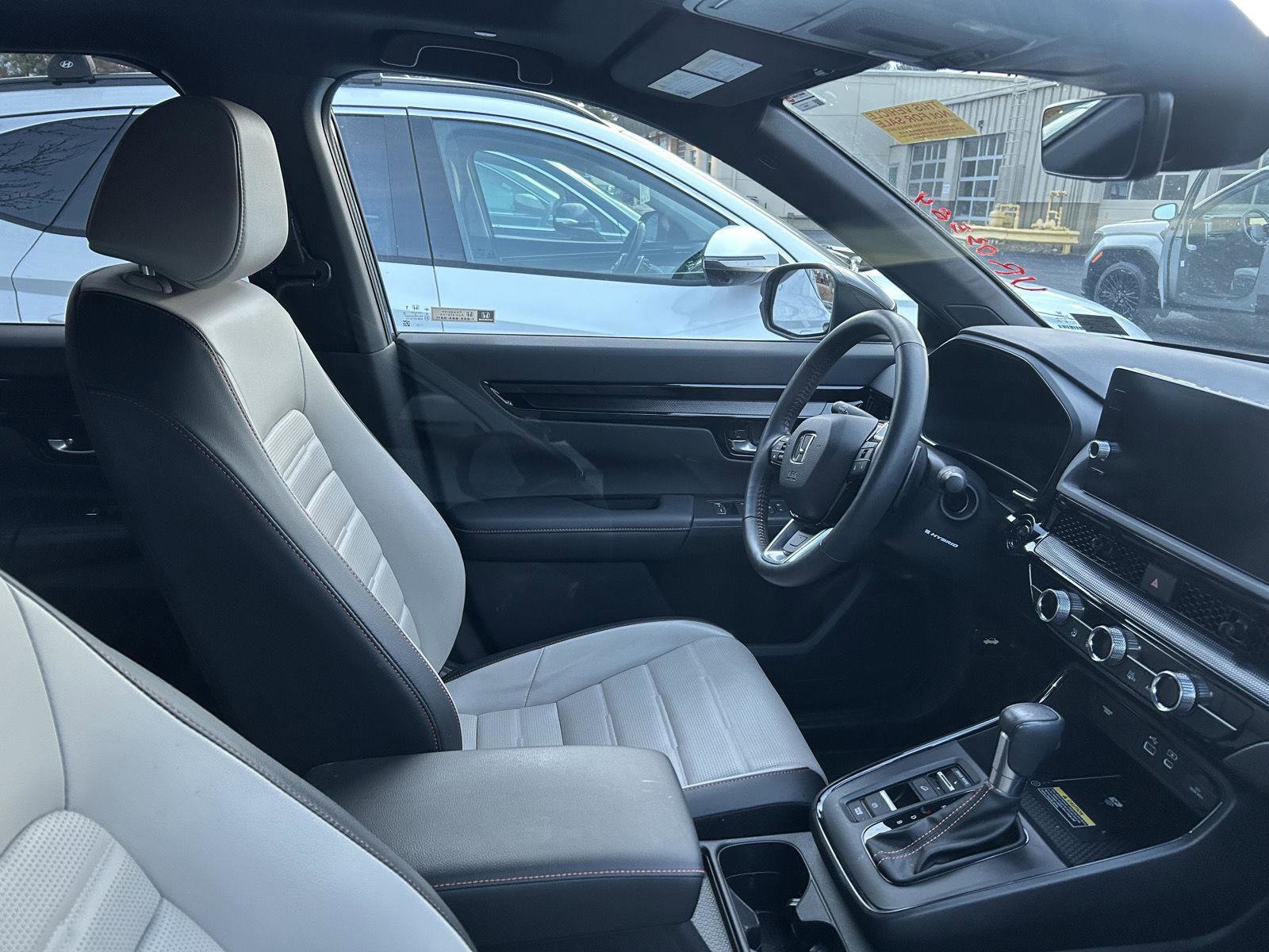 Used 2024 Honda CR-V Sport Touring image 5