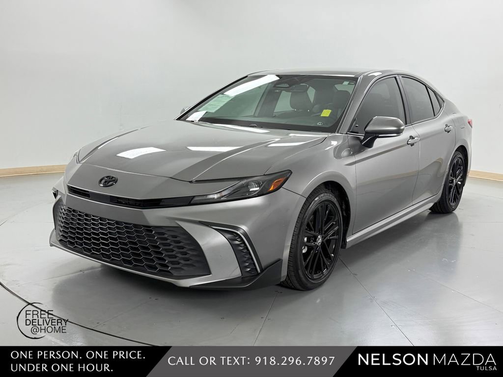 Used 2025 Toyota Camry SE w/ Convenience Package FWD image 1