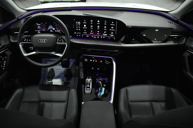Used 2025 Audi Q5 Premium w/ Convenience Package image 15