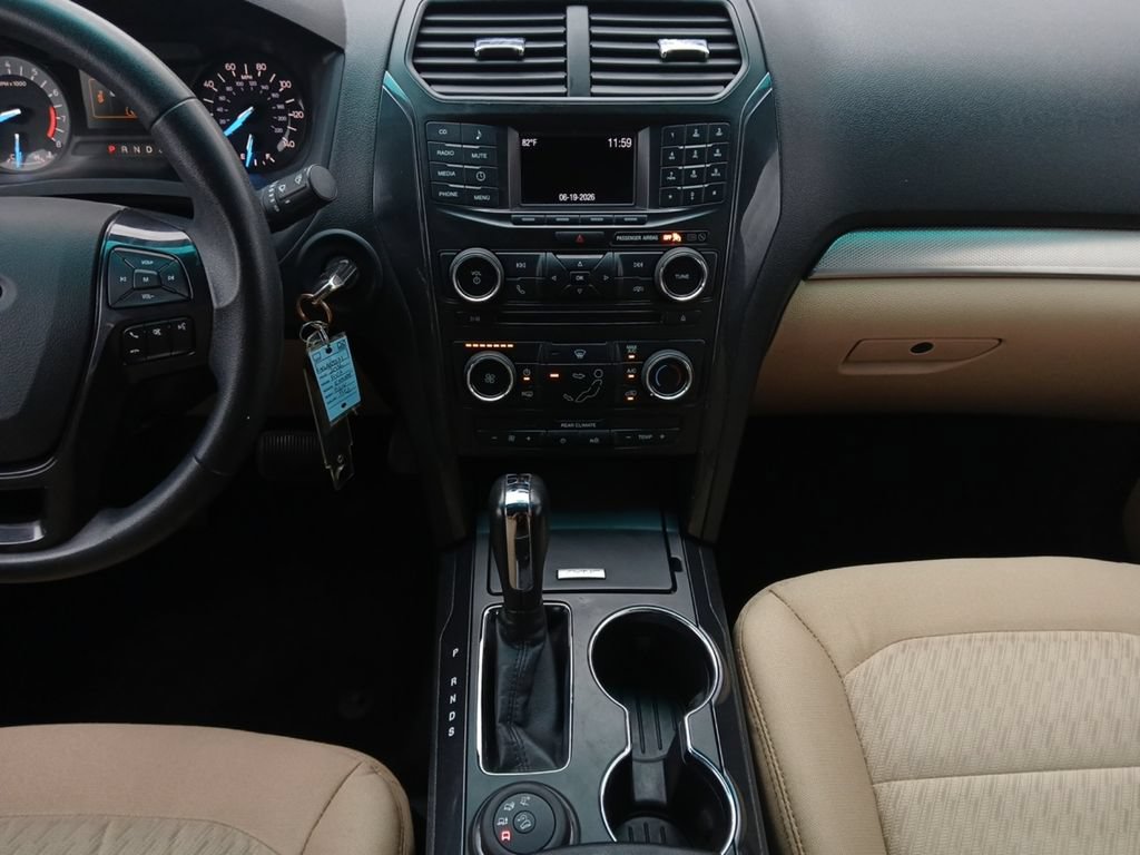 Used 2016 Ford Explorer 4WD image 3