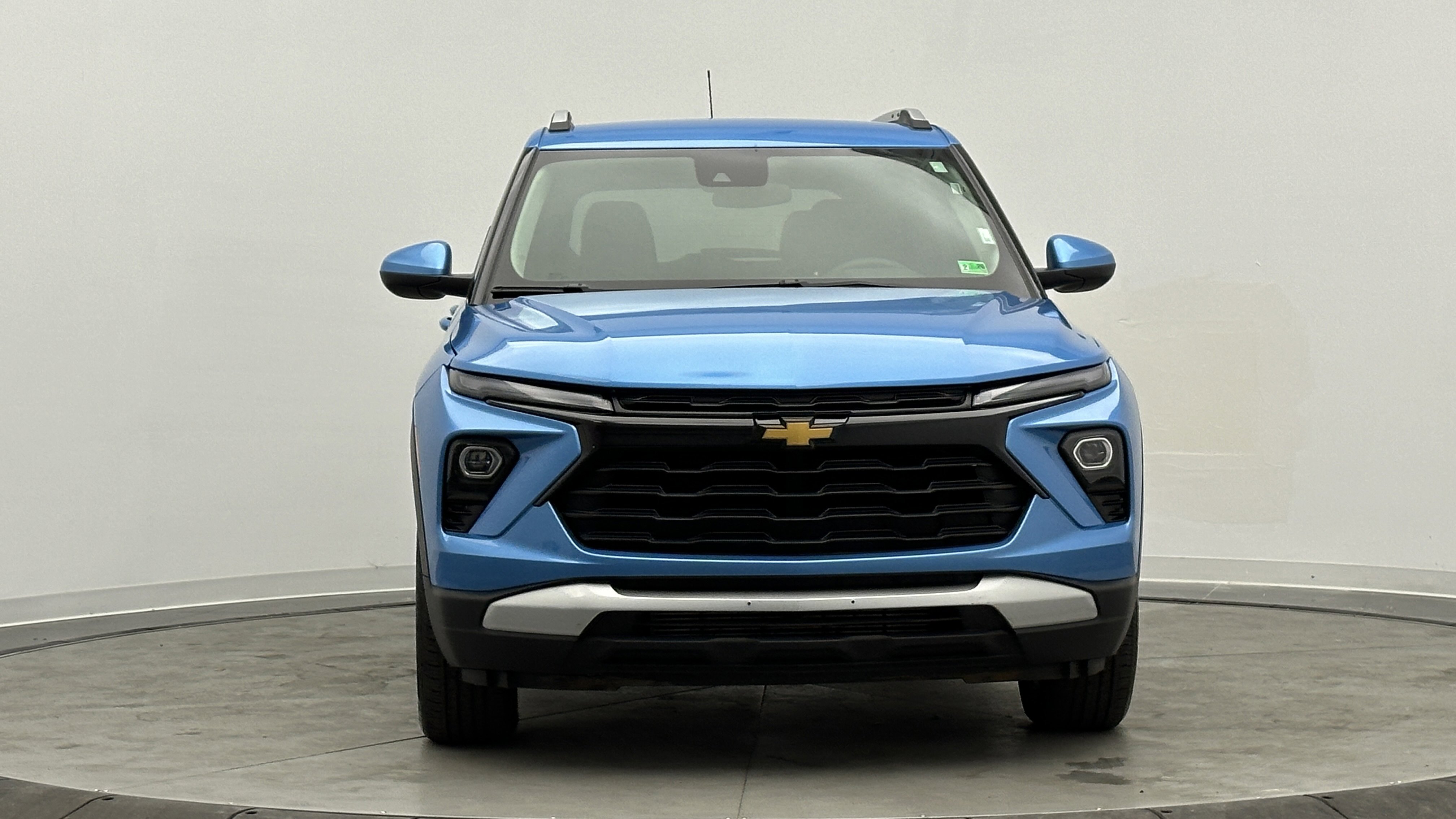 Used 2025 Chevrolet TrailBlazer LT image 2