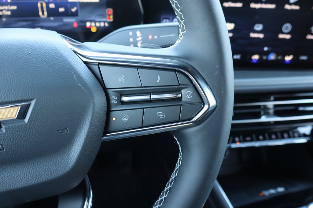 Used 2025 Chevrolet Traverse LT w/ Driver Confidence Package image 6