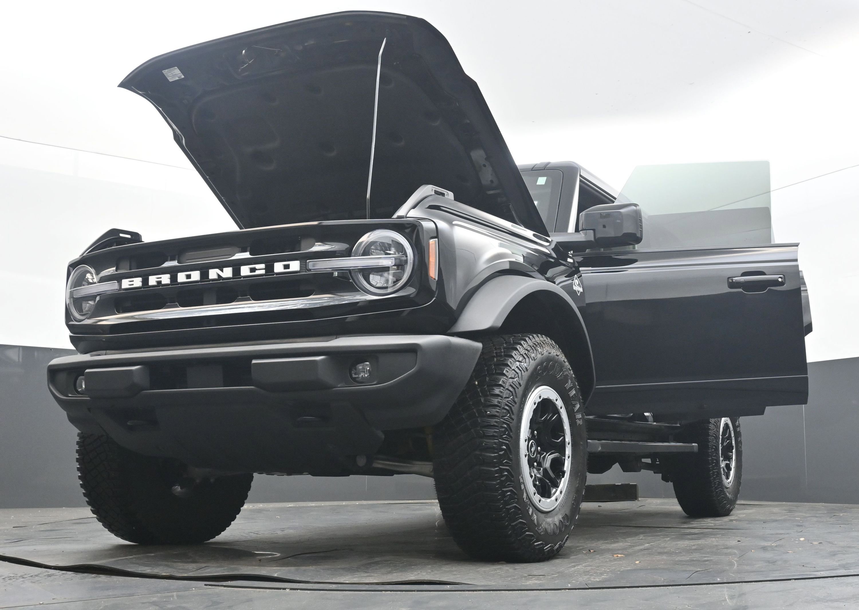 Used 2024 Ford Bronco Outer Banks w/ Sasquatch Package AWD/4WD image 38