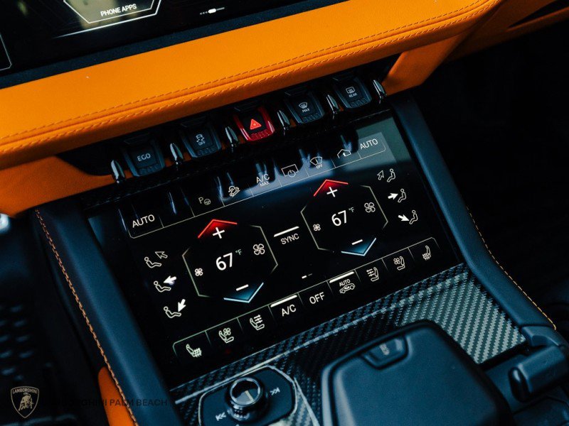 Used 2025 Lamborghini Urus SE image 14