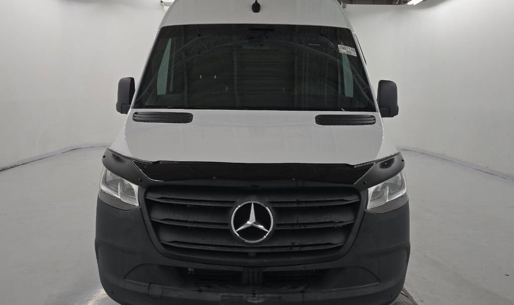 Used 2023 Mercedes-Benz Sprinter 2500 image 3