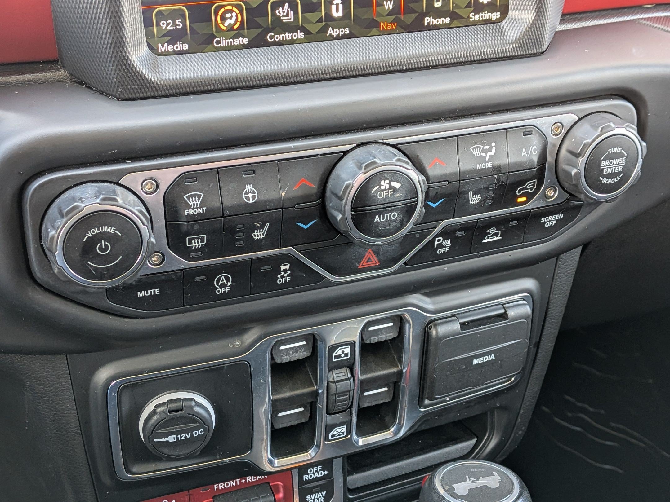 Used 2022 Jeep Wrangler Unlimited Rubicon w/ LED Lighting Group AWD/4WD image 24