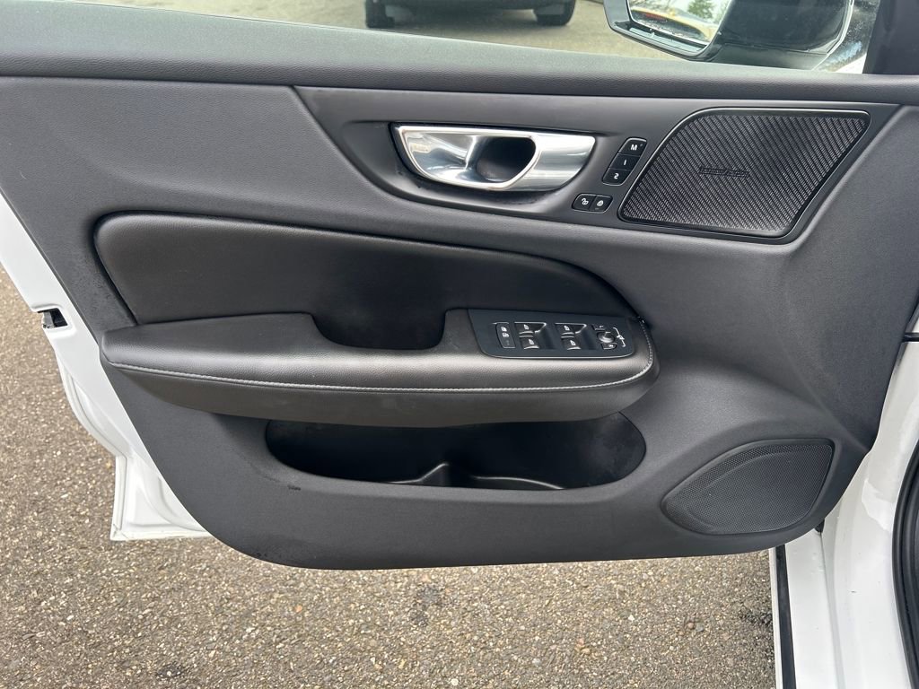 Used 2022 Volvo S60 B5 Momentum w/ Advanced Package image 16