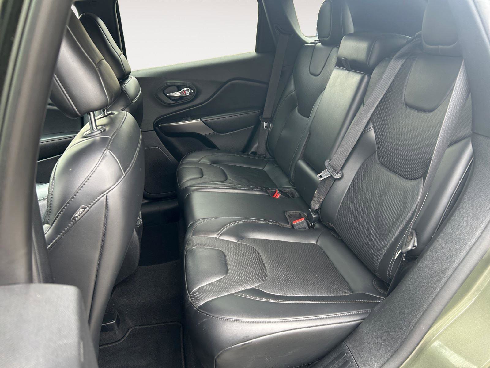 Used 2020 Jeep Cherokee Limited image 13