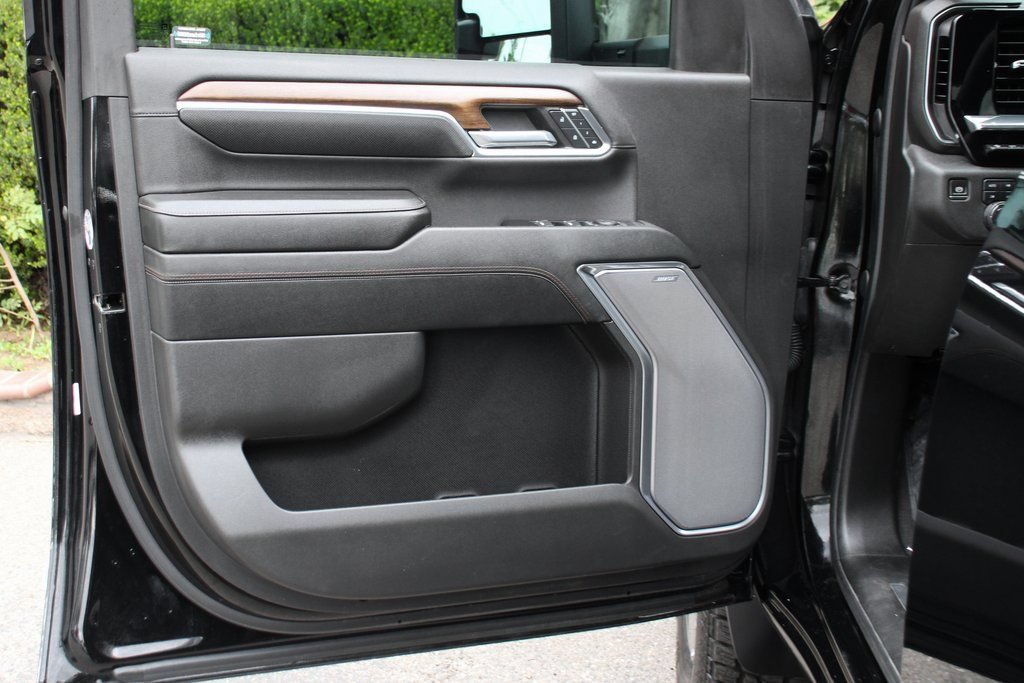 Used 2024 Chevrolet Silverado 2500 High Country w/ Technology Package AWD/4WD image 16