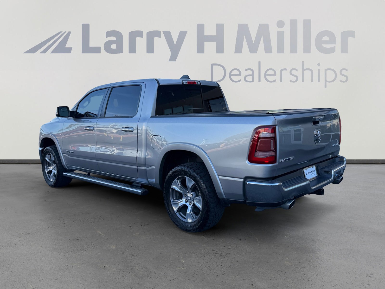 Used 2020 RAM 1500 Laramie AWD/4WD image 3