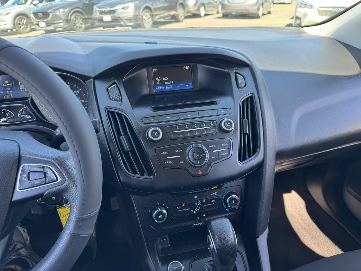 Used 2017 Ford Focus SE FWD image 24