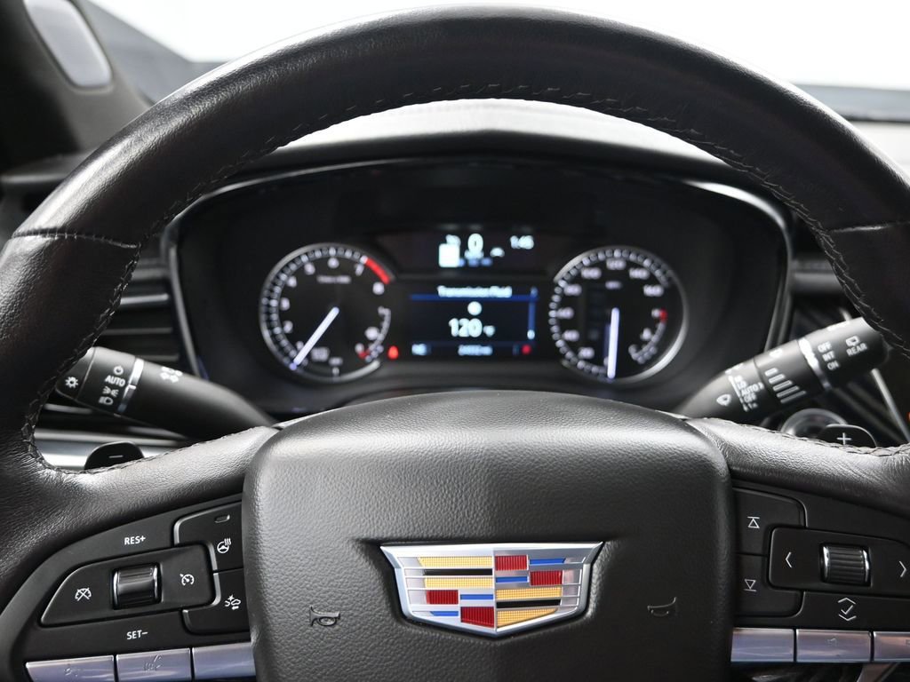 Used 2025 Cadillac XT6 Premium Luxury image 13