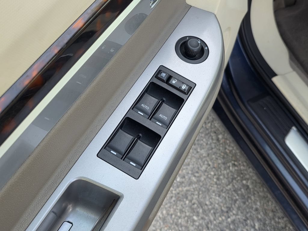 Used 2008 Chrysler Sebring Limited w/ Luxury Group FWD image 16