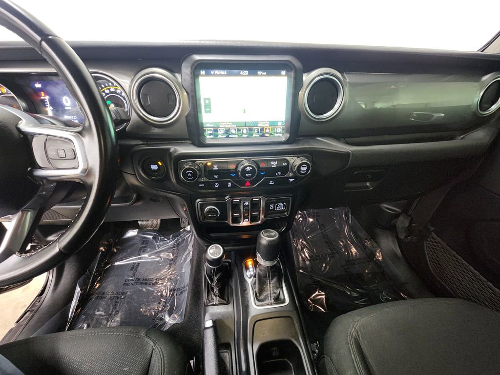 Used 2021 Jeep Wrangler Unlimited Sahara w/ Uconnect 4C Nav & Sound Group AWD/4WD image 15
