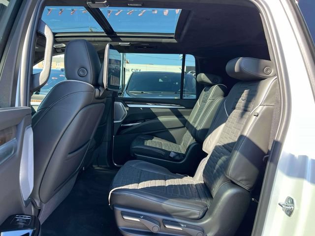 Certified 2025 Cadillac Escalade ESV Sport Platinum w/ LPO, ONYX Package AWD/4WD image 11
