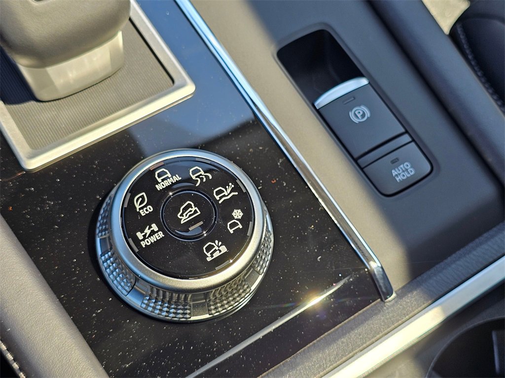 New 2025 Mitsubishi Outlander SE image 14