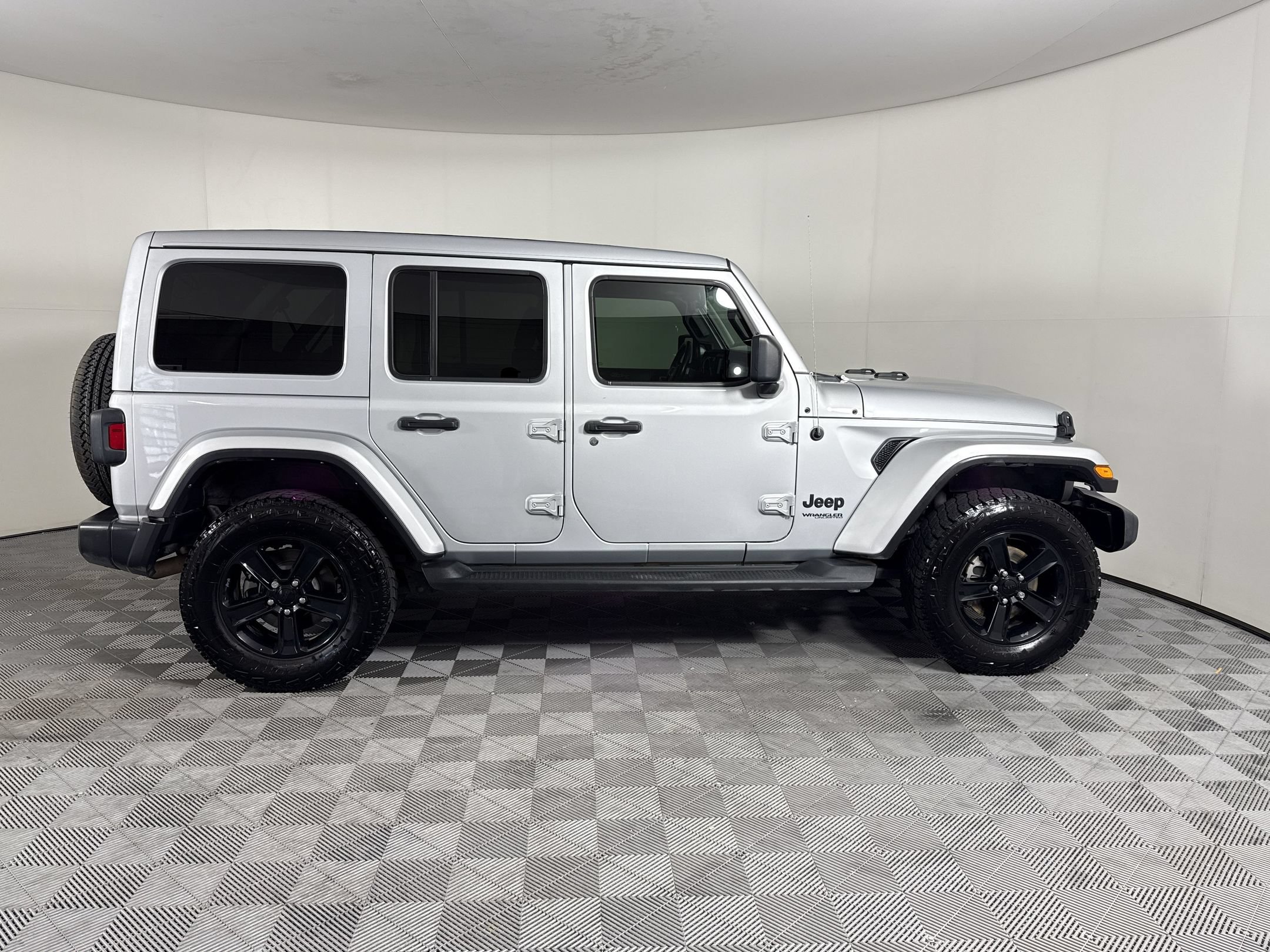 Used 2022 Jeep Wrangler Unlimited Sahara AWD/4WD image 8