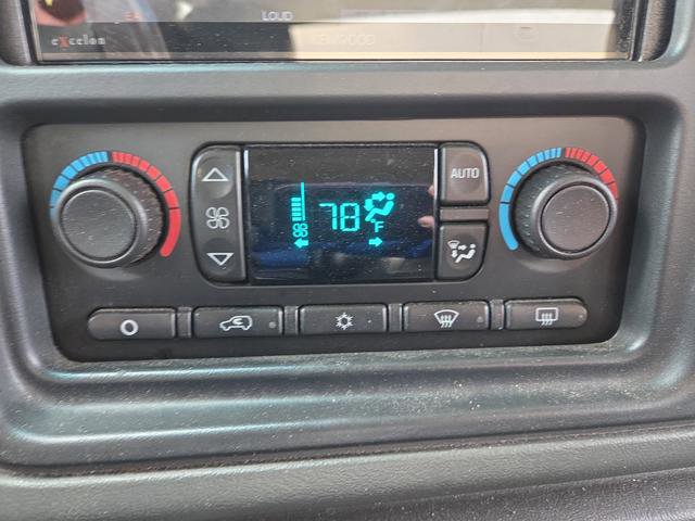 Used 2007 Chevrolet Silverado 2500 LT w/ Heavy-Duty Power Package image 17