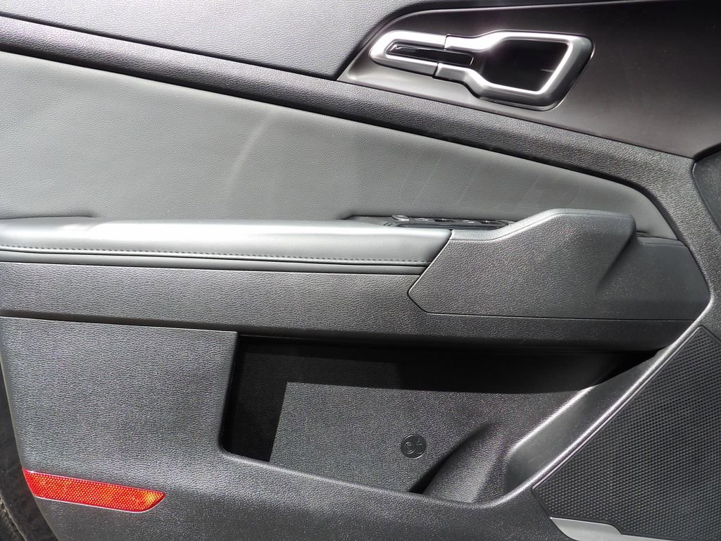 Used 2023 Kia Sportage EX image 11
