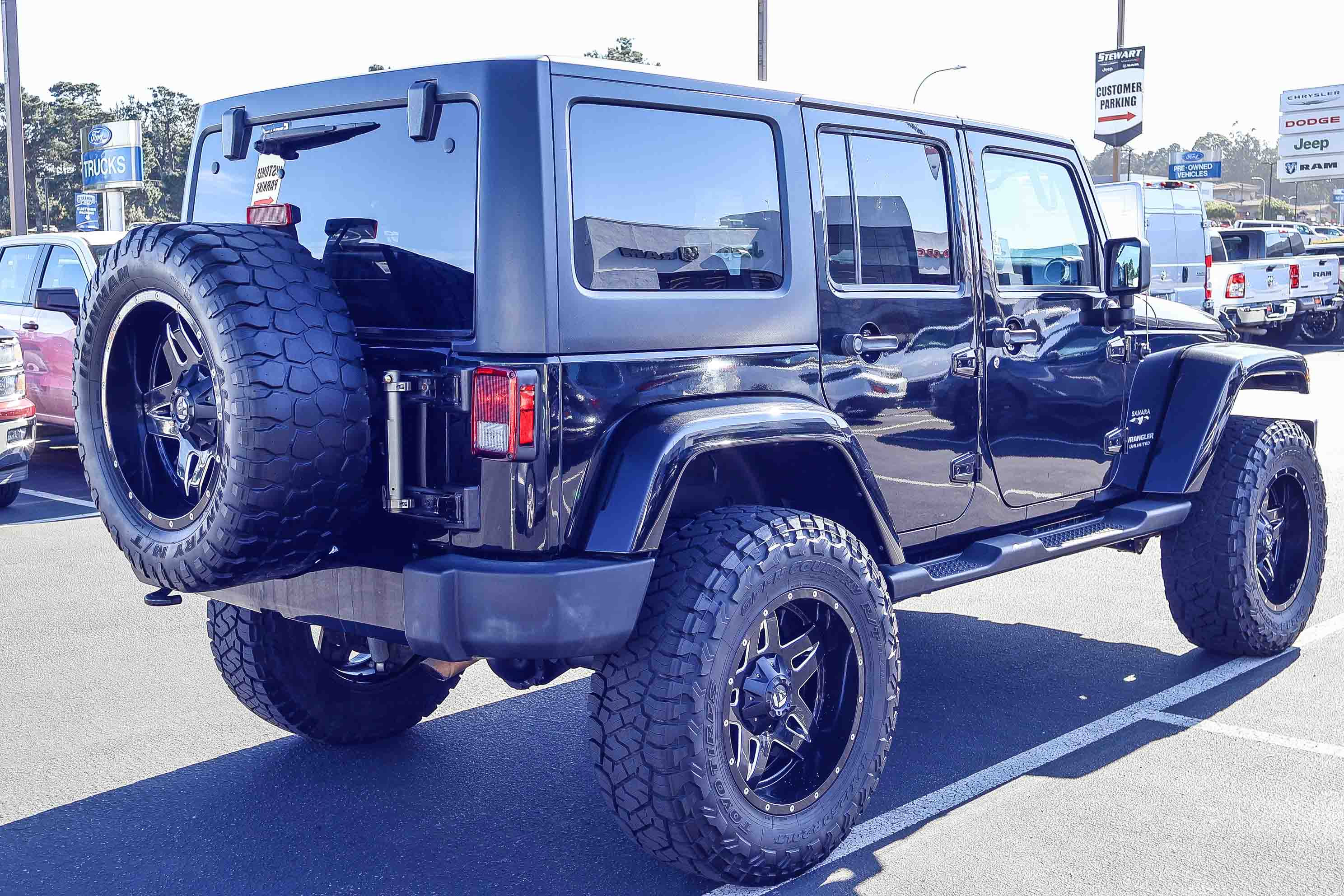 Used 2016 Jeep Wrangler Unlimited Sahara w/ Connectivity Group image 17