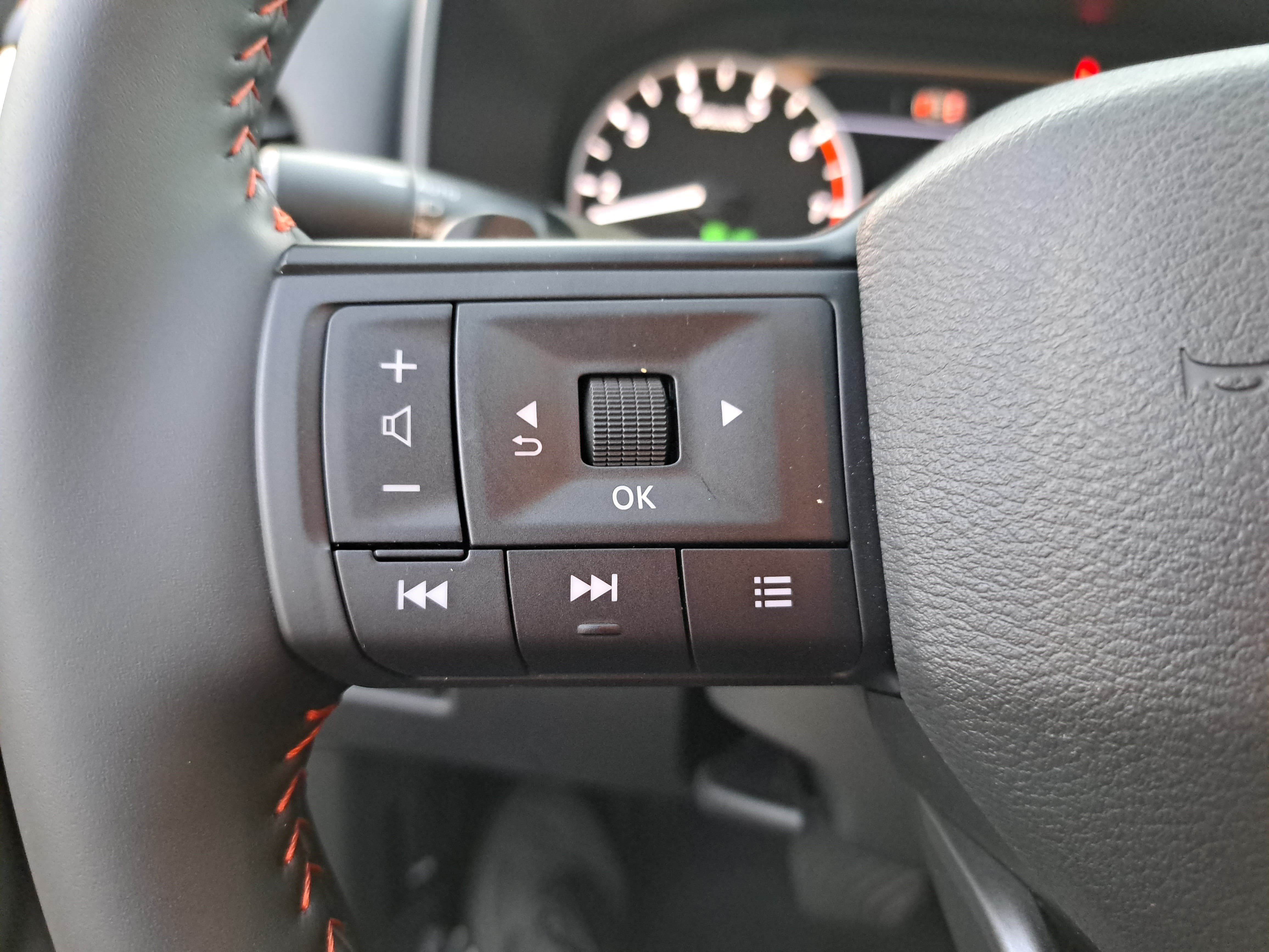 Used 2026 Nissan Rogue SV AWD/4WD image 17