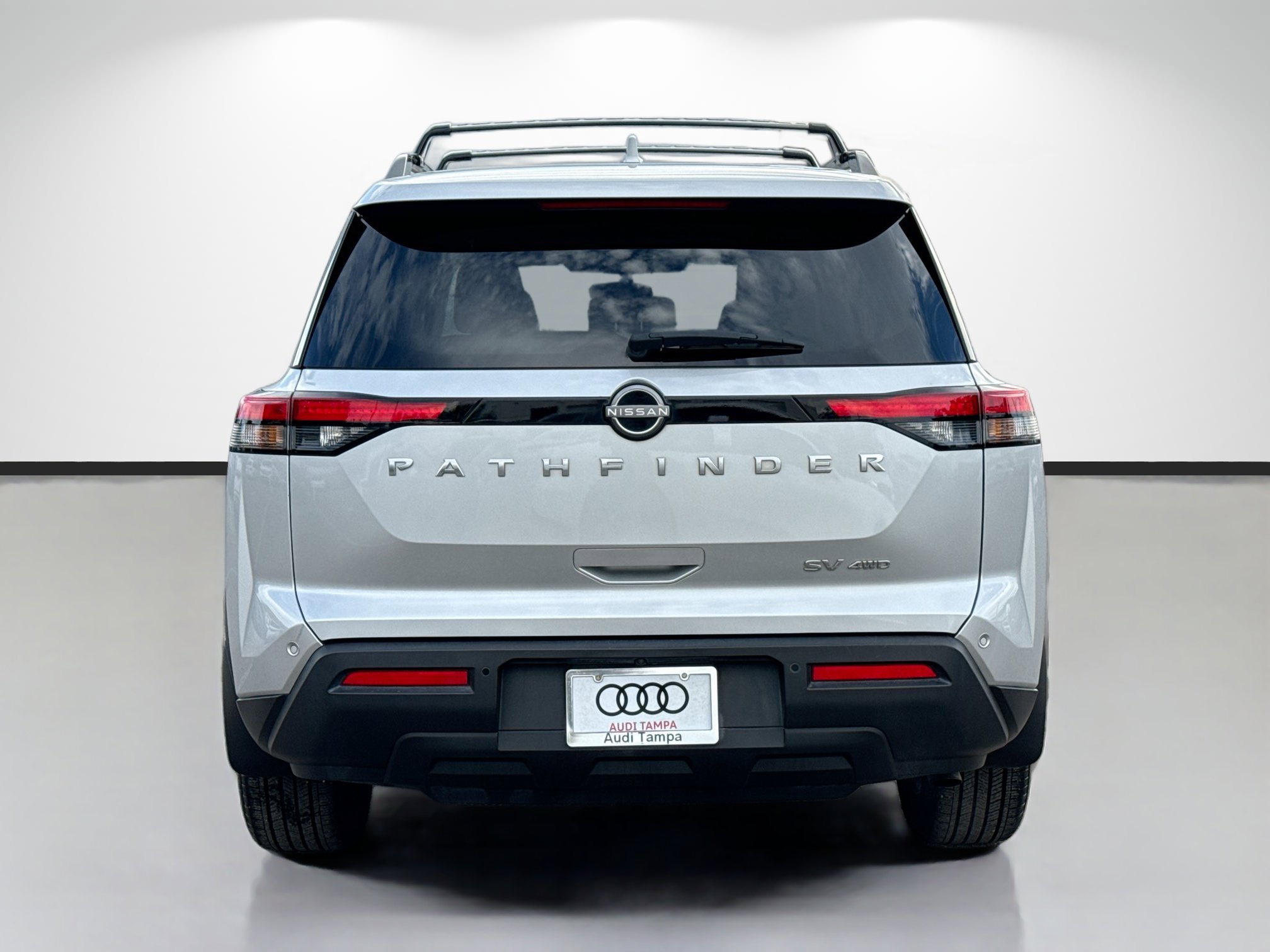 Used 2023 Nissan Pathfinder SV image 4