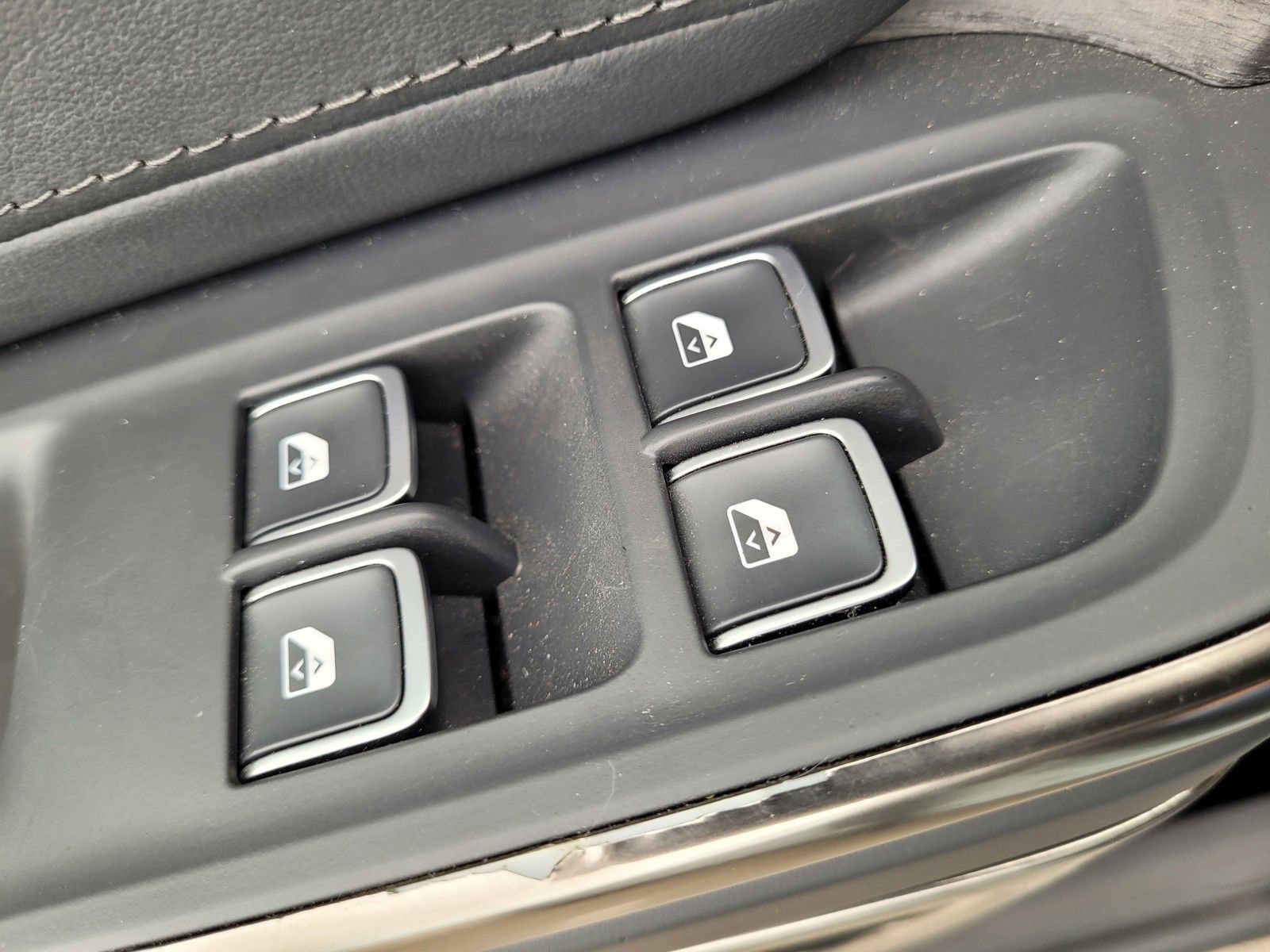 Used 2022 Rivian R1T Adventure image 17