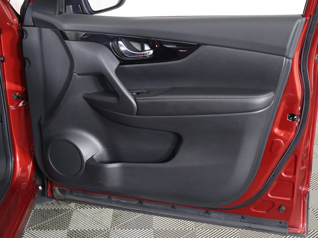 Used 2022 Nissan Rogue Sport SV w/ Technology Package image 23