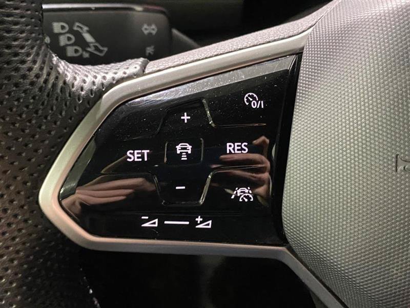 Used 2022 Volkswagen Tiguan SE R-Line AWD/4WD image 18