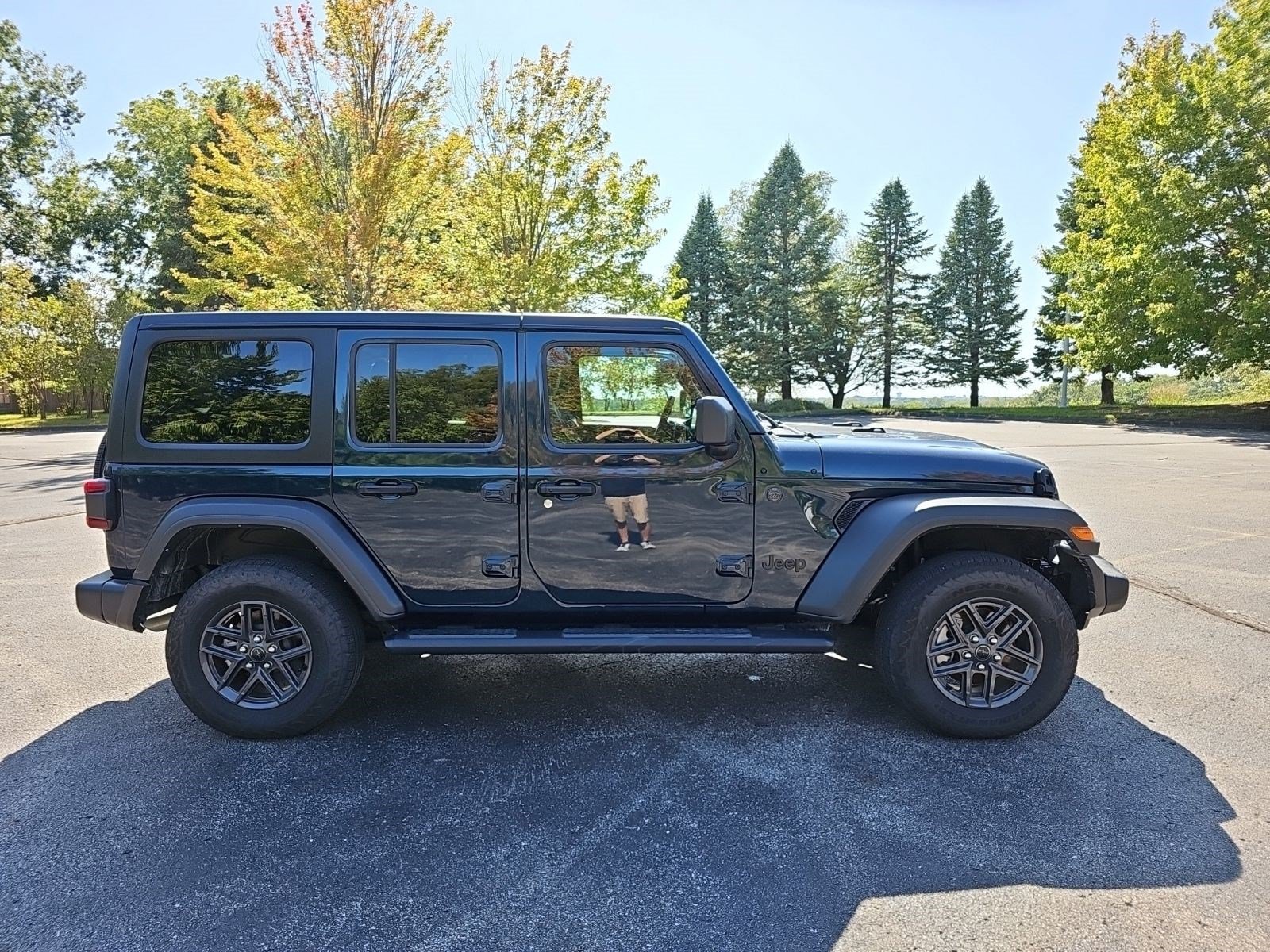 Used 2025 Jeep Wrangler Unlimited Sport AWD/4WD image 7