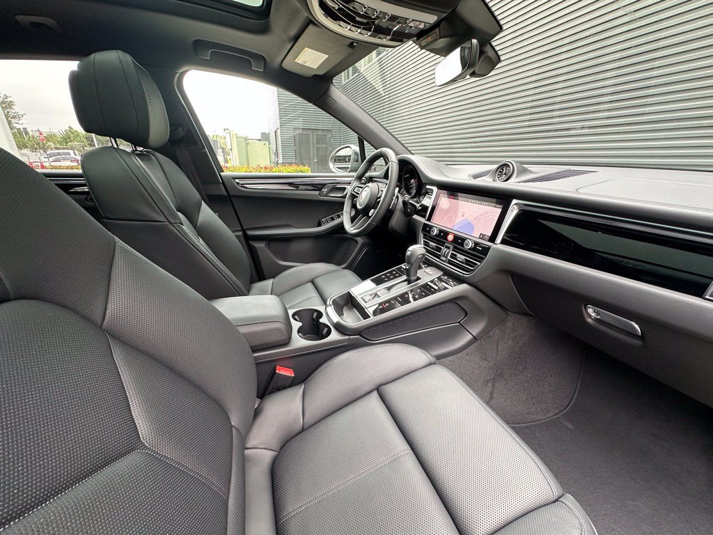 Used 2026 Porsche Macan Turbo AWD/4WD image 40
