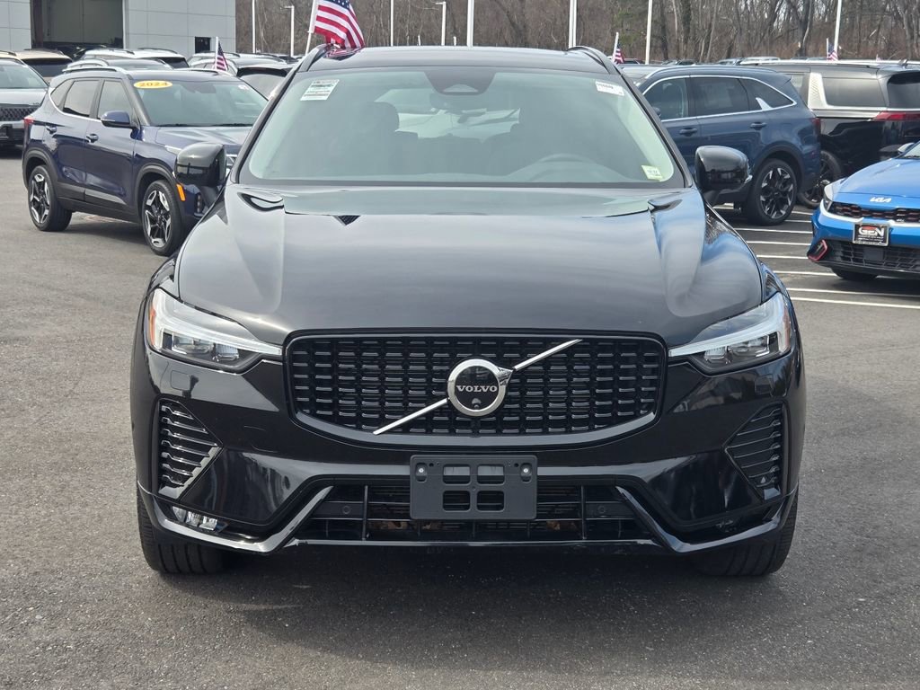 Used 2025 Volvo XC60 B5 Plus image 2