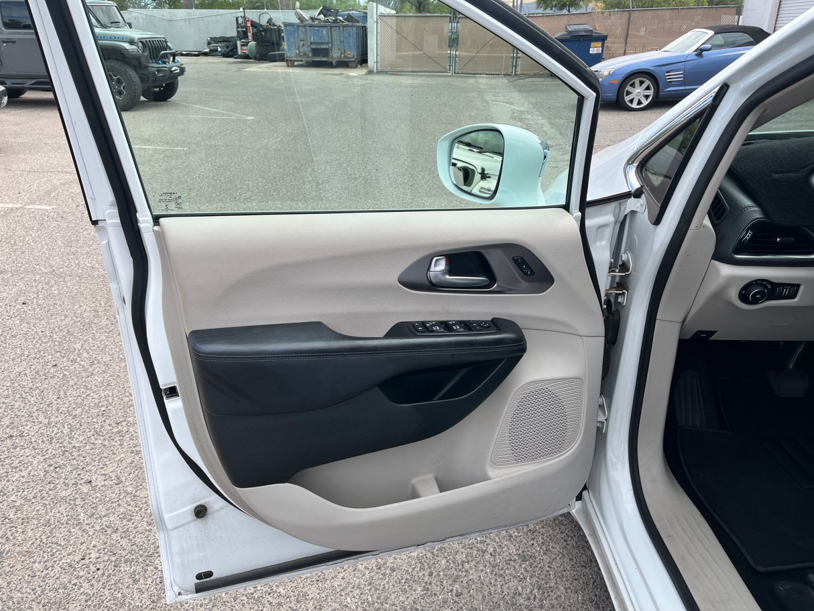 Certified 2018 Chrysler Pacifica Limited FWD image 15
