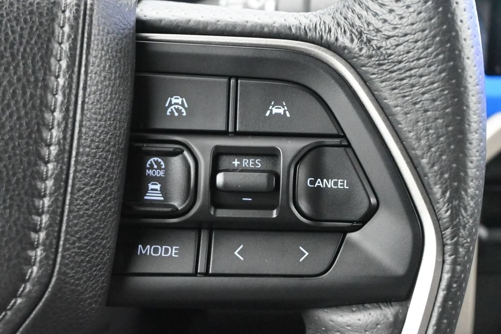 Used 2025 Toyota Tacoma TRD Sport AWD/4WD image 7