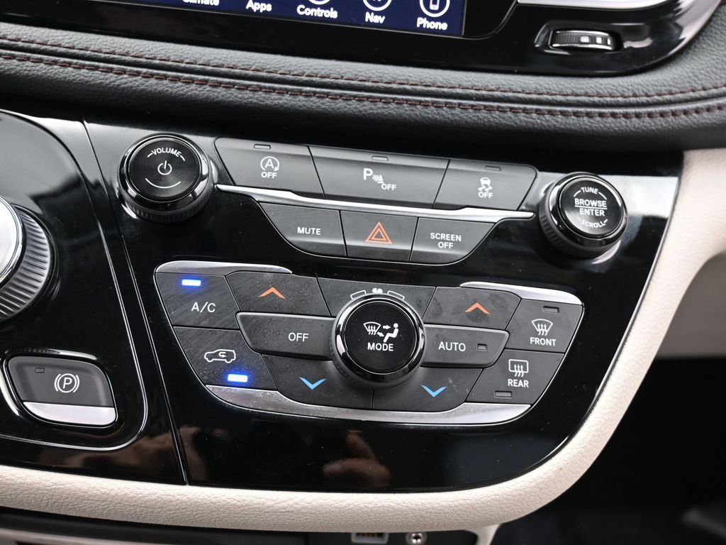 Used 2019 Chrysler Pacifica Limited image 25