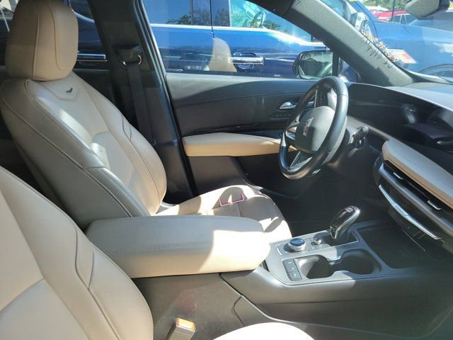 Used 2025 Cadillac XT4 Premium Luxury FWD image 8