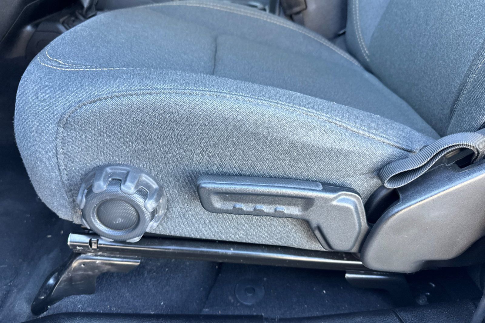 Used 2025 Jeep Gladiator Sport image 14